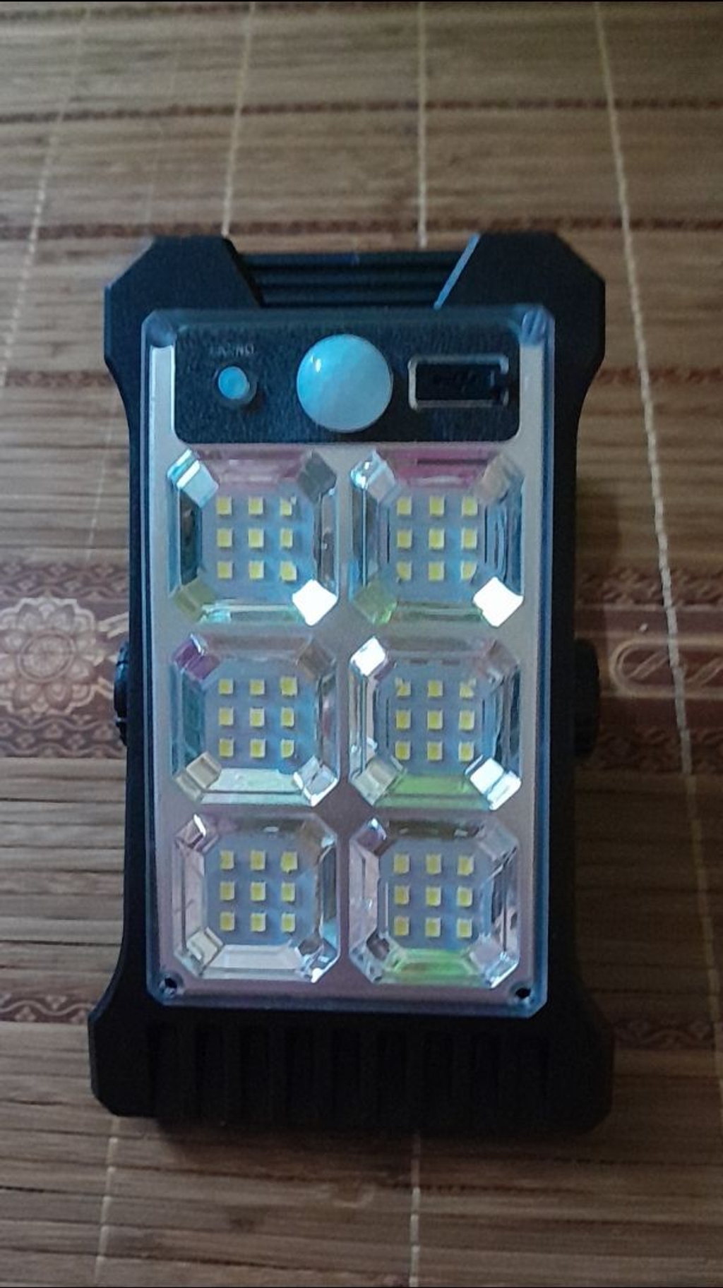 💥HOT SALE - Solar Clip-on Light - Easy Clip Anywhere, No Wiring