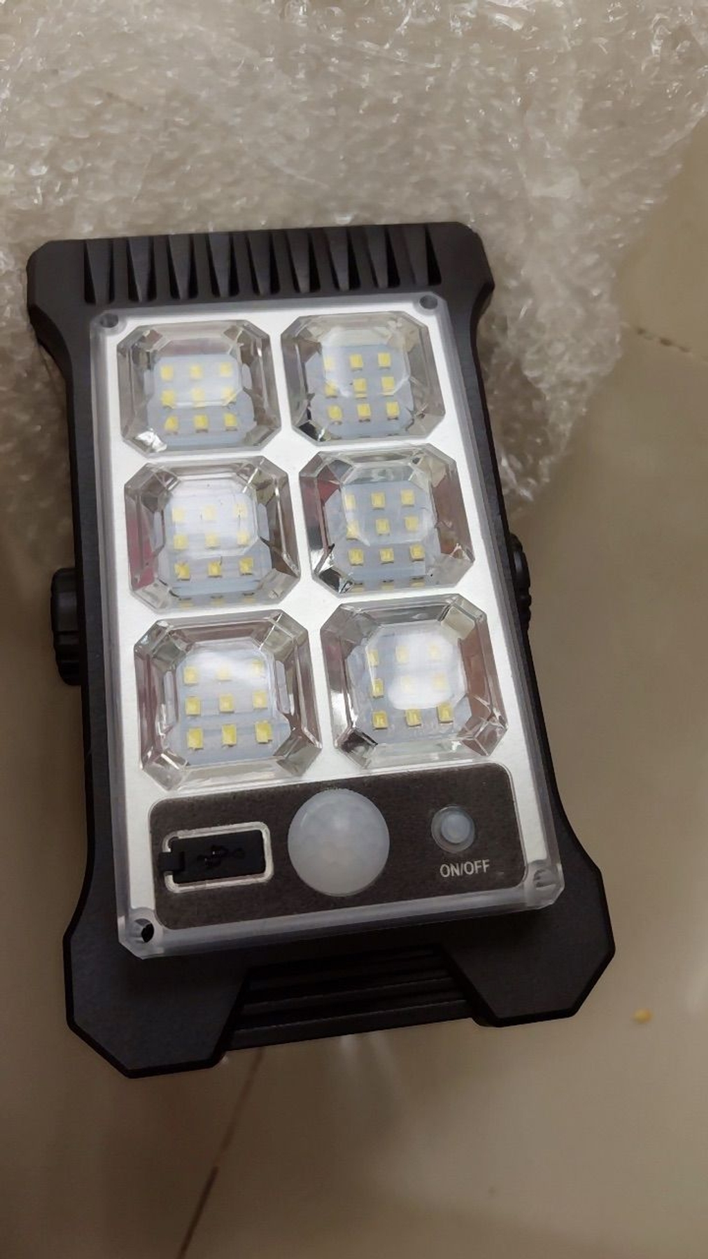 💥HOT SALE - Solar Clip-on Light - Easy Clip Anywhere, No Wiring