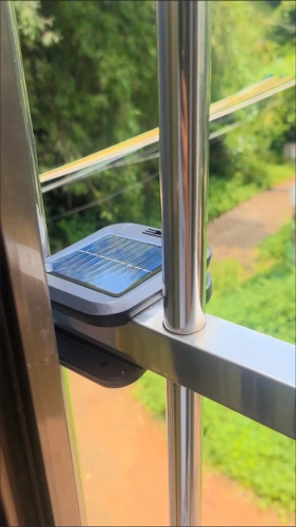 💥HOT SALE - Solar Clip-on Light - Easy Clip Anywhere, No Wiring